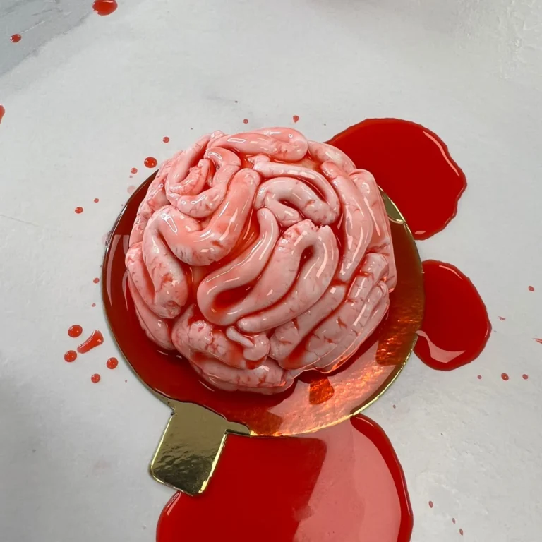 atelier de patisserie en duo parent-enfant pour apprendre à réaliser des mini entremets en trompe l'oeil : des cercelles à croquer pour halloween, atelier chez Candice Bakes