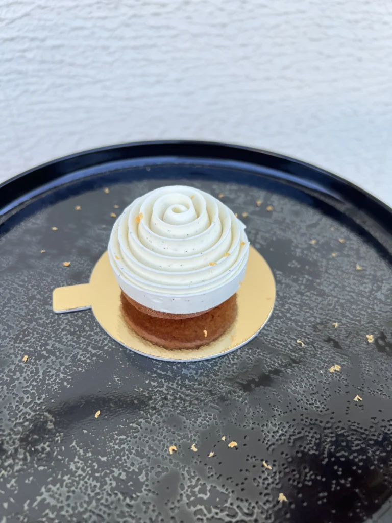Pain d’épices revisité : biscuit moelleux aux épices et ganache au chocolat. Atelier pâtisserie à Sainte-Marguerite dans les Vosges, proche Alsace.