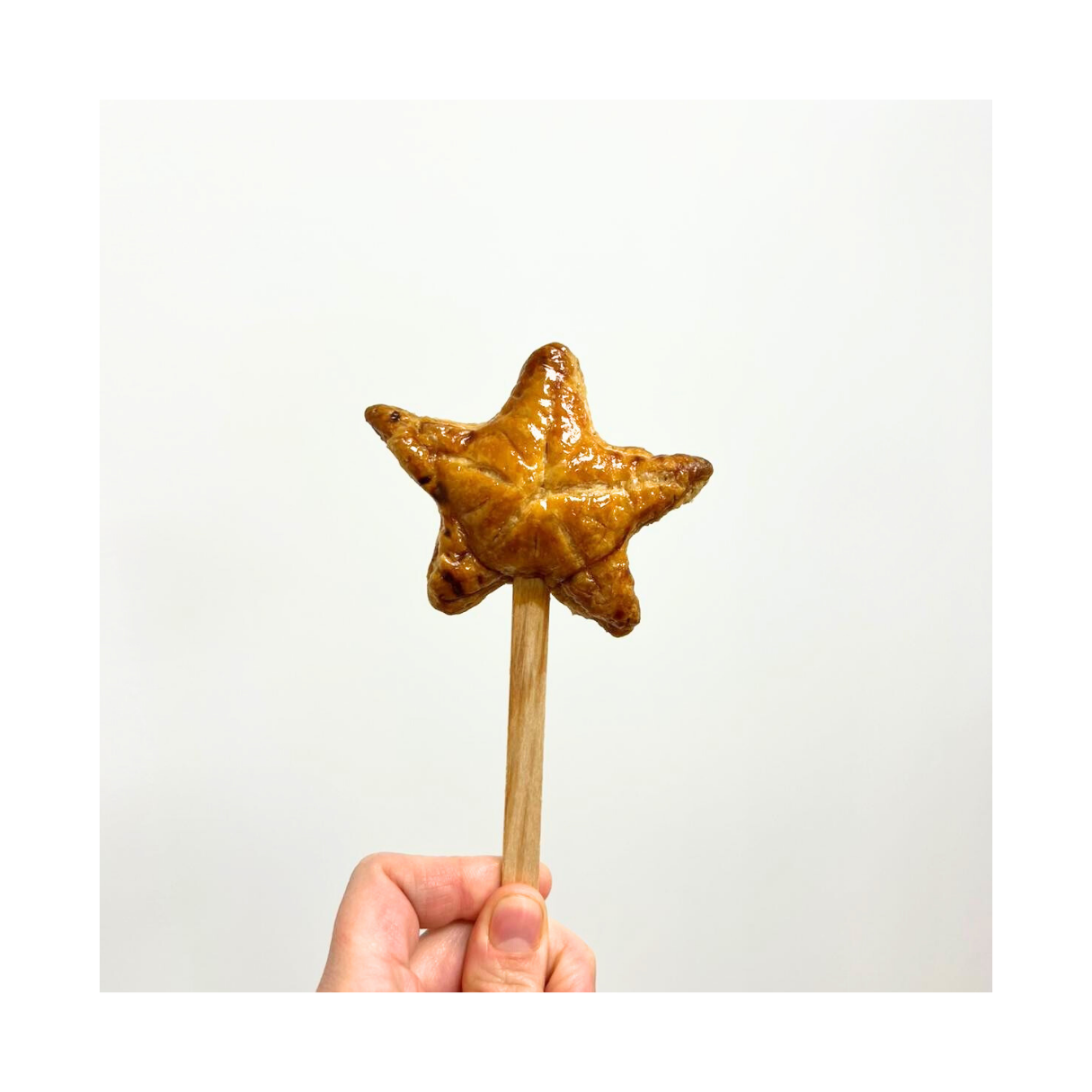 galette des rois en forme de sucette pour les ateliers de pâtisserie enfants chez Candice Bakes