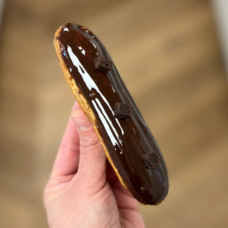 Apprenez à réaliser de beaux et délicieux éclairs au chocolat avec Candice Bakes à Sainte Marguerite