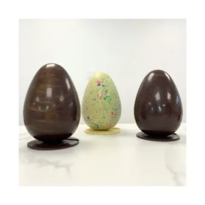 Créer votre œuf en chocolat garni, grand format, avec de la friture. Un atelier créatif et technique chez Candice Bakes