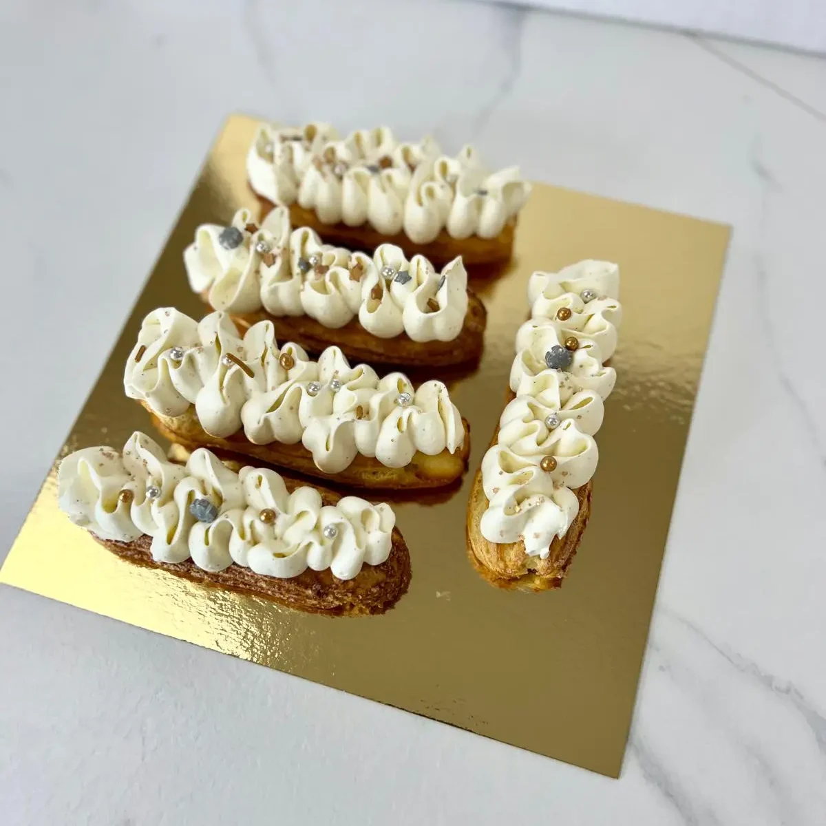 Apprenez à réaliser de beaux et délicieux éclairs vanille pécan avec Candice Bakes à Sainte Marguerite